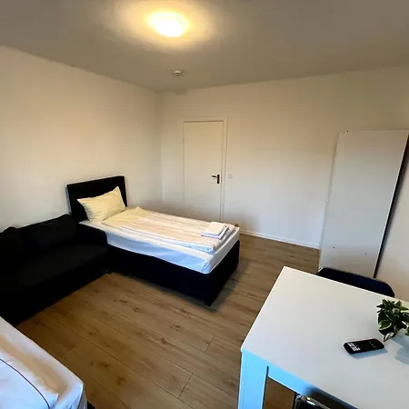 Apartament 3-zimmer Monteurwohnung Mit Balkon *