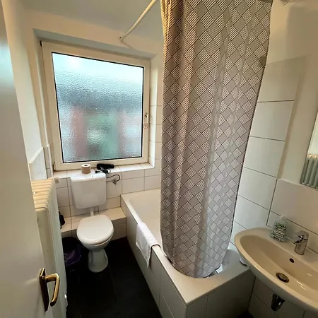 Apartament 3-zimmer Monteurwohnung Mit Balkon Neumünster