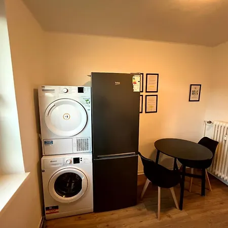 3-zimmer Monteurwohnung Mit Balkon Apartament Neumünster